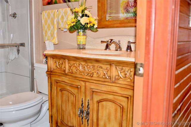 1409 N 5th Street, Henryetta, OK 74437