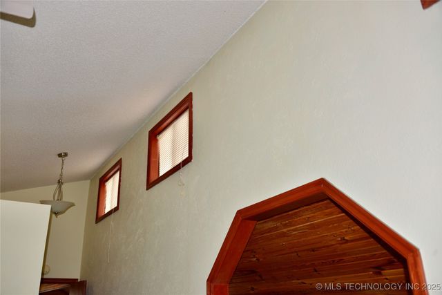 1409 N 5th Street, Henryetta, OK 74437