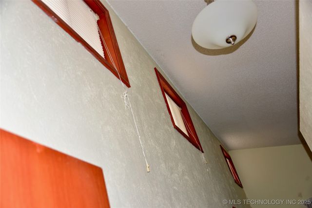 1409 N 5th Street, Henryetta, OK 74437