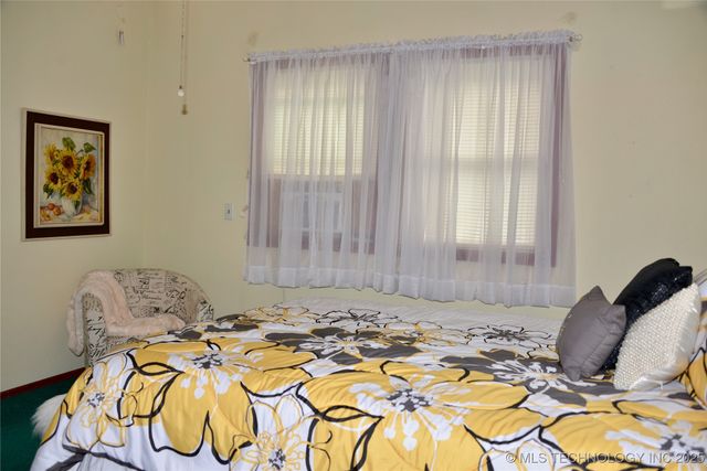 1409 N 5th Street, Henryetta, OK 74437