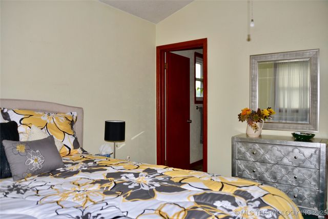 1409 N 5th Street, Henryetta, OK 74437