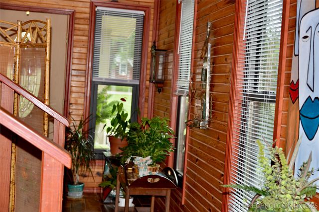 1409 N 5th Street, Henryetta, OK 74437