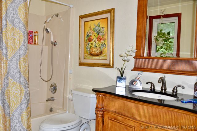 1409 N 5th Street, Henryetta, OK 74437