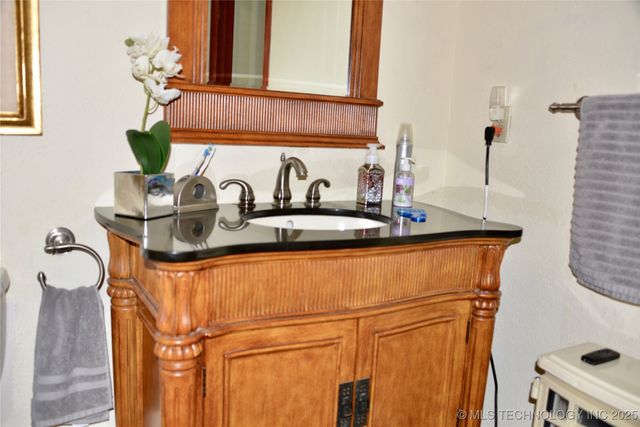 1409 N 5th Street, Henryetta, OK 74437