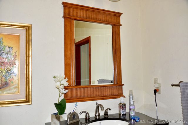 1409 N 5th Street, Henryetta, OK 74437