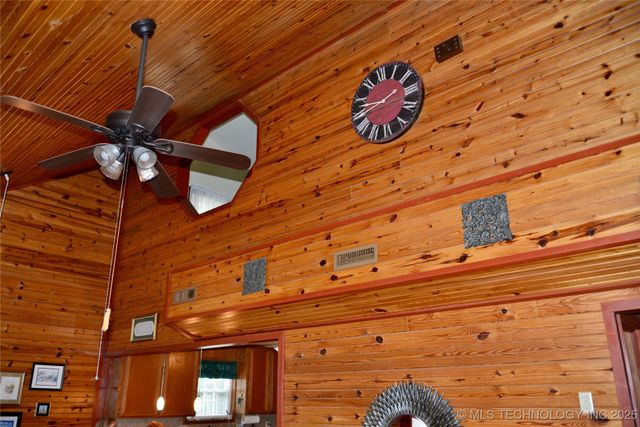 1409 N 5th Street, Henryetta, OK 74437