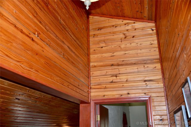 1409 N 5th Street, Henryetta, OK 74437