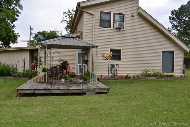 1409 N 5th Street, Henryetta, OK 74437