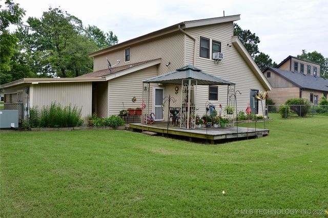 1409 N 5th Street, Henryetta, OK 74437