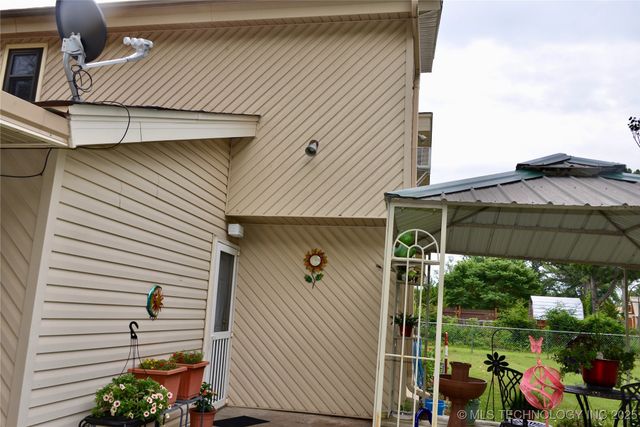 1409 N 5th Street, Henryetta, OK 74437