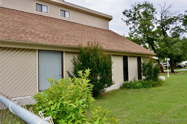 1409 N 5th Street, Henryetta, OK 74437