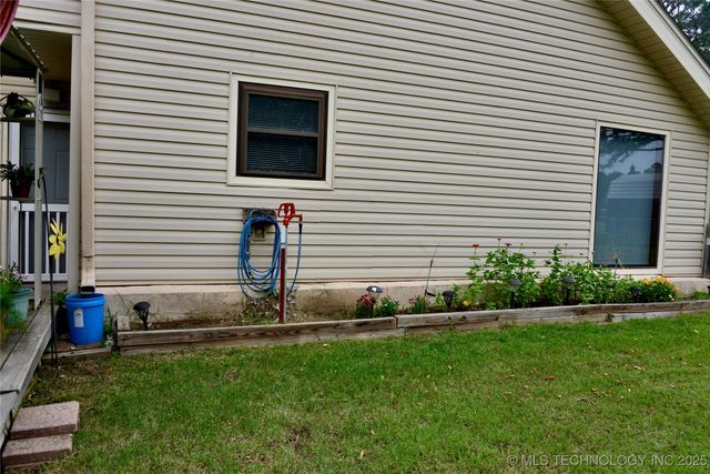 1409 N 5th Street, Henryetta, OK 74437