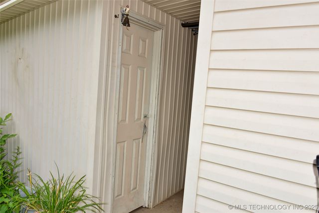 1409 N 5th Street, Henryetta, OK 74437