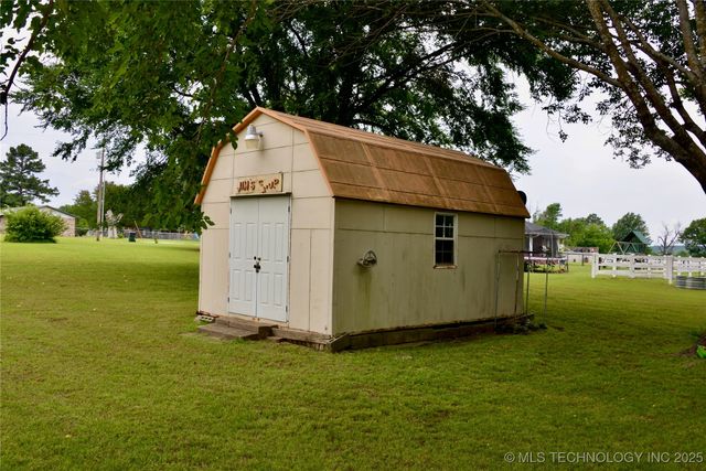 1409 N 5th Street, Henryetta, OK 74437