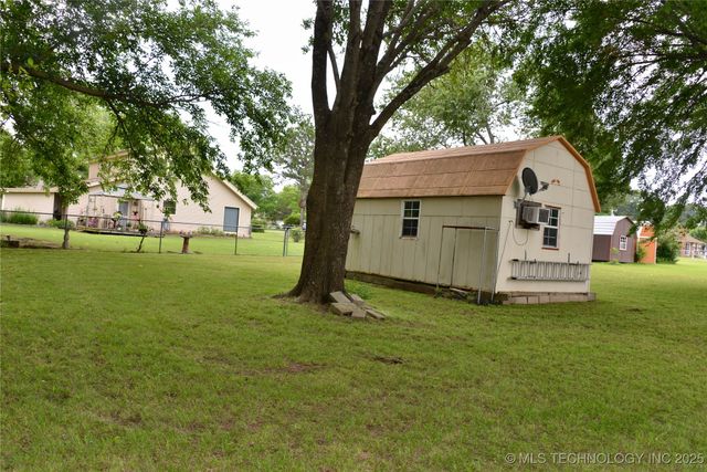 1409 N 5th Street, Henryetta, OK 74437