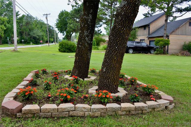 1409 N 5th Street, Henryetta, OK 74437