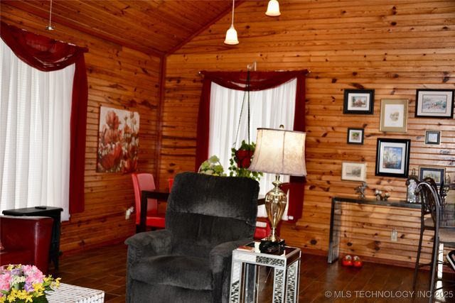 1409 N 5th Street, Henryetta, OK 74437