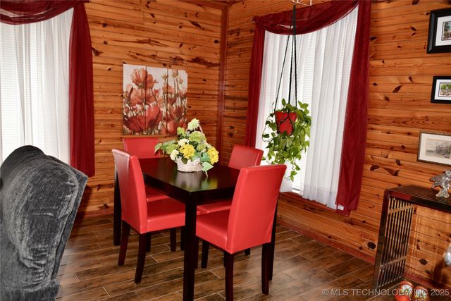 1409 N 5th Street, Henryetta, OK 74437