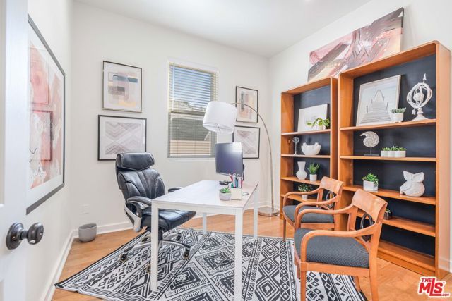 3718 S Barrington Avenue, Los Angeles, CA 90066