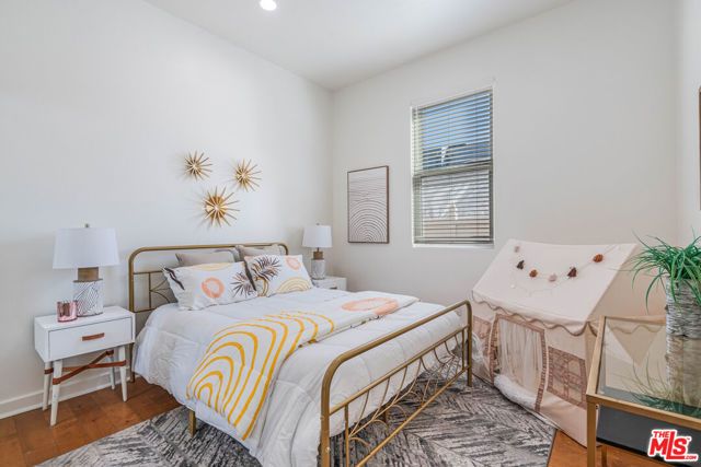 3718 S Barrington Avenue, Los Angeles, CA 90066