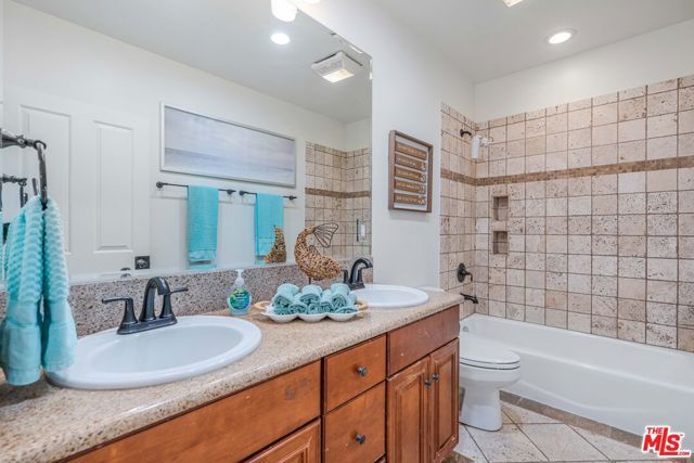 3718 S Barrington Avenue, Los Angeles, CA 90066