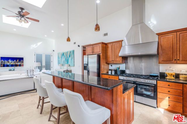 3718 S Barrington Avenue, Los Angeles, CA 90066