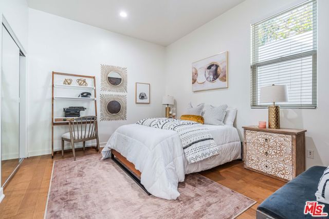 3718 S Barrington Avenue, Los Angeles, CA 90066