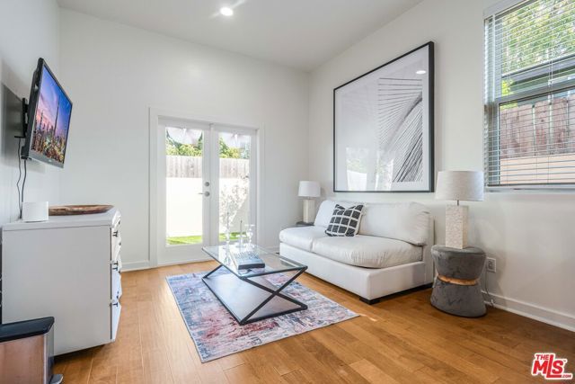 3718 S Barrington Avenue, Los Angeles, CA 90066