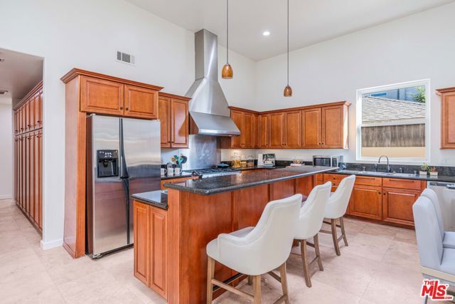 3718 S Barrington Avenue, Los Angeles, CA 90066