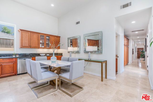 3718 S Barrington Avenue, Los Angeles, CA 90066