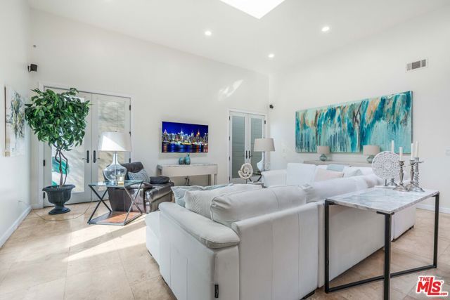 3718 S Barrington Avenue, Los Angeles, CA 90066