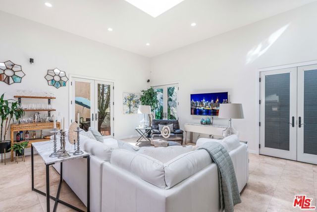 3718 S Barrington Avenue, Los Angeles, CA 90066