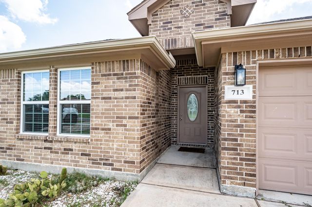 713 S 6th Street, La Porte, TX 77571