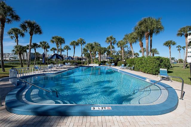 10215 REGAL 15, Largo, FL 33774