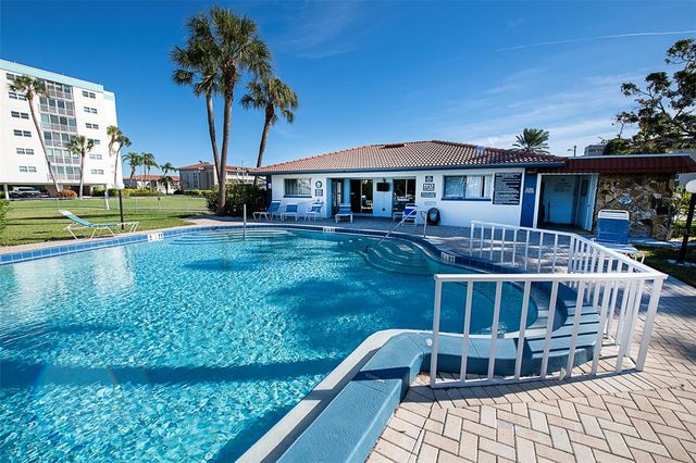 10215 REGAL 15, Largo, FL 33774