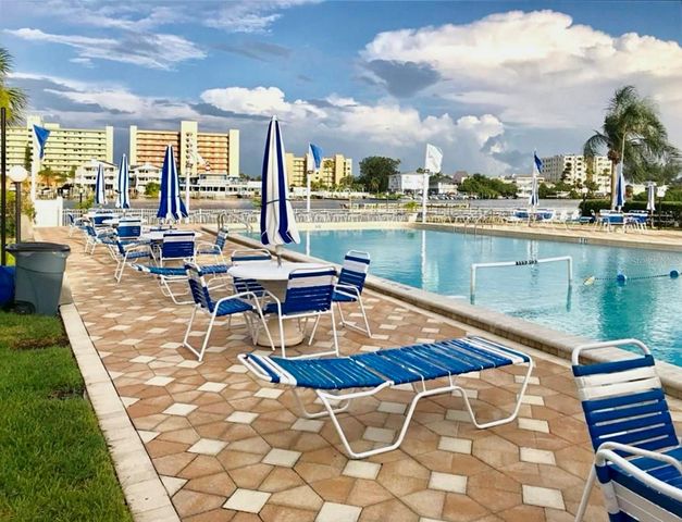 10215 REGAL 15, Largo, FL 33774