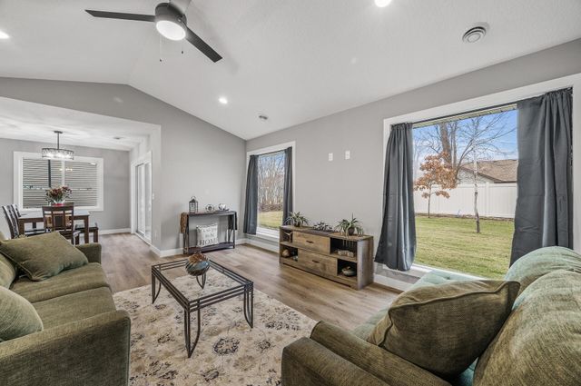 7222 Hawthorne Court, North Branch, MN 55056
