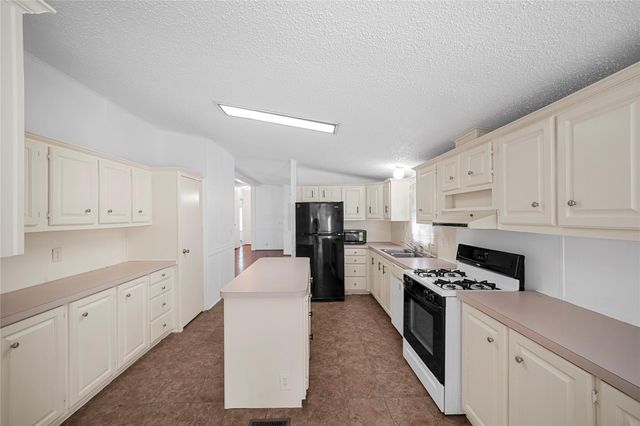 3614 College Street, Damon, TX 77430