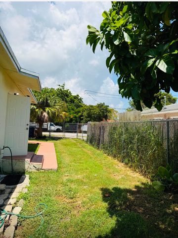 10480 SW 181st Terrace, Miami, FL 33157