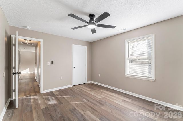 2730 33rd Avenue NE, Hickory, NC 28601