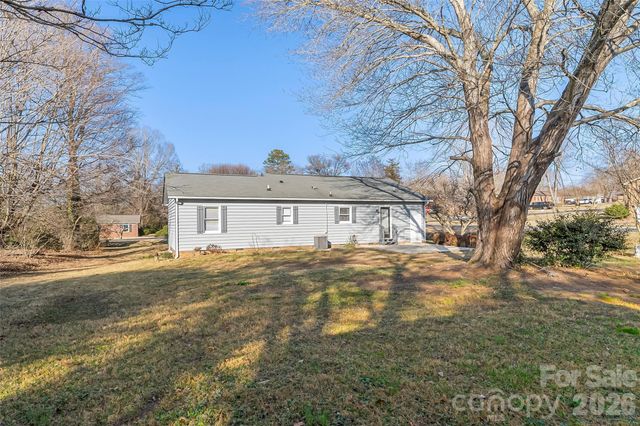 2730 33rd Avenue NE, Hickory, NC 28601