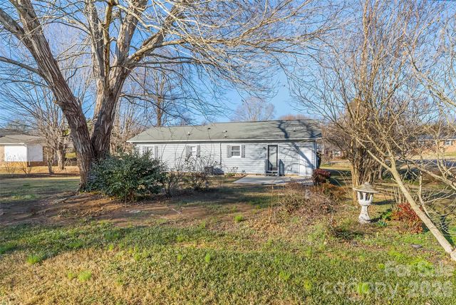 2730 33rd Avenue NE, Hickory, NC 28601