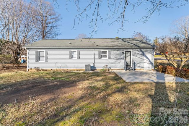 2730 33rd Avenue NE, Hickory, NC 28601