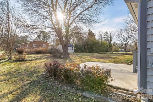 2730 33rd Avenue NE, Hickory, NC 28601