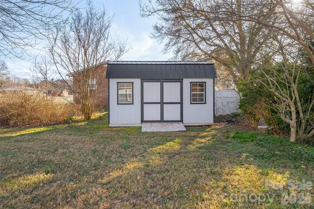 2730 33rd Avenue NE, Hickory, NC 28601