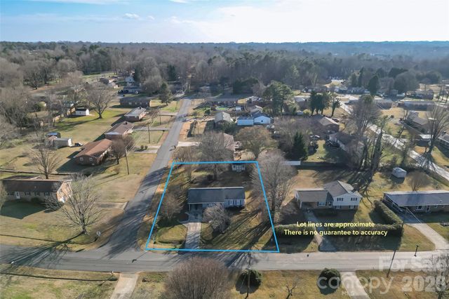 2730 33rd Avenue NE, Hickory, NC 28601