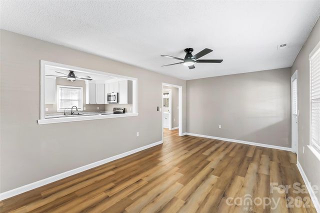 2730 33rd Avenue NE, Hickory, NC 28601