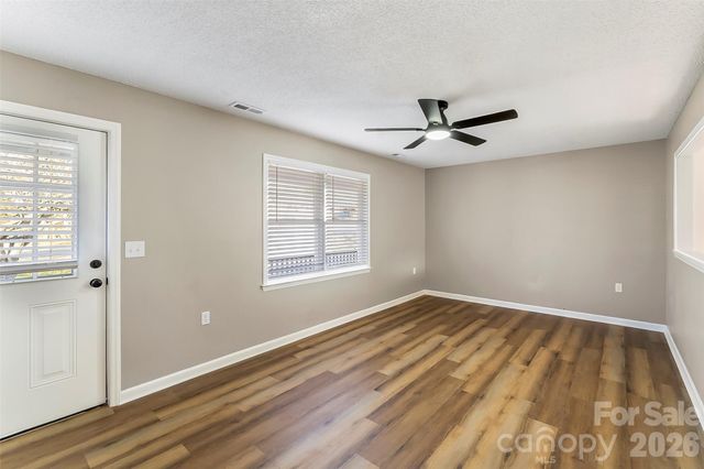 2730 33rd Avenue NE, Hickory, NC 28601