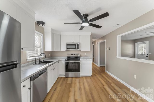 2730 33rd Avenue NE, Hickory, NC 28601