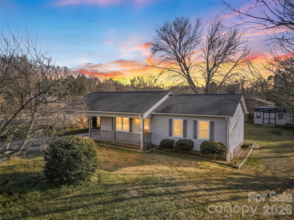 2730 33rd Avenue NE, Hickory, NC 28601